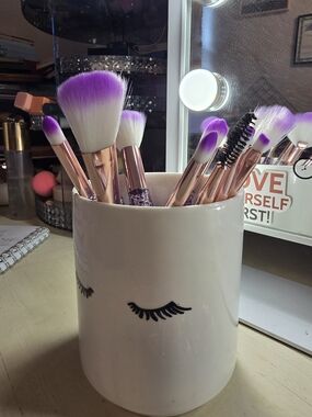 Purple-Tipped Mermaid Makeup Brush Set in Purple Glitter And Rose Gold